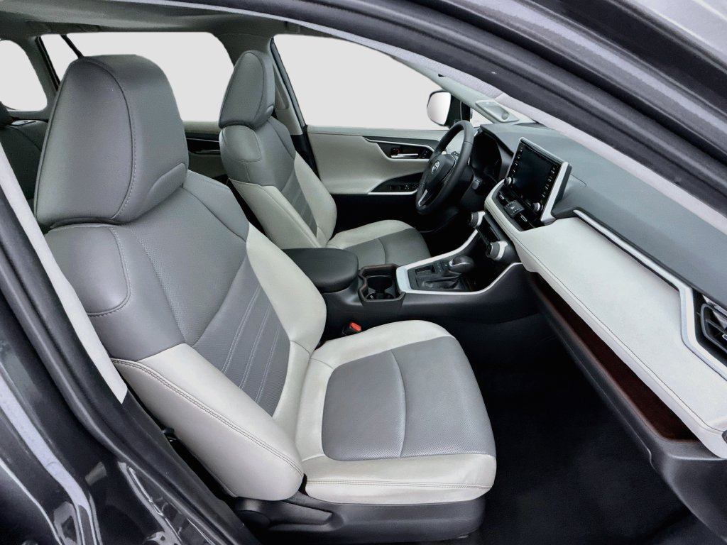 Used 2021 Toyota RAV4 Limited FWD image 19
