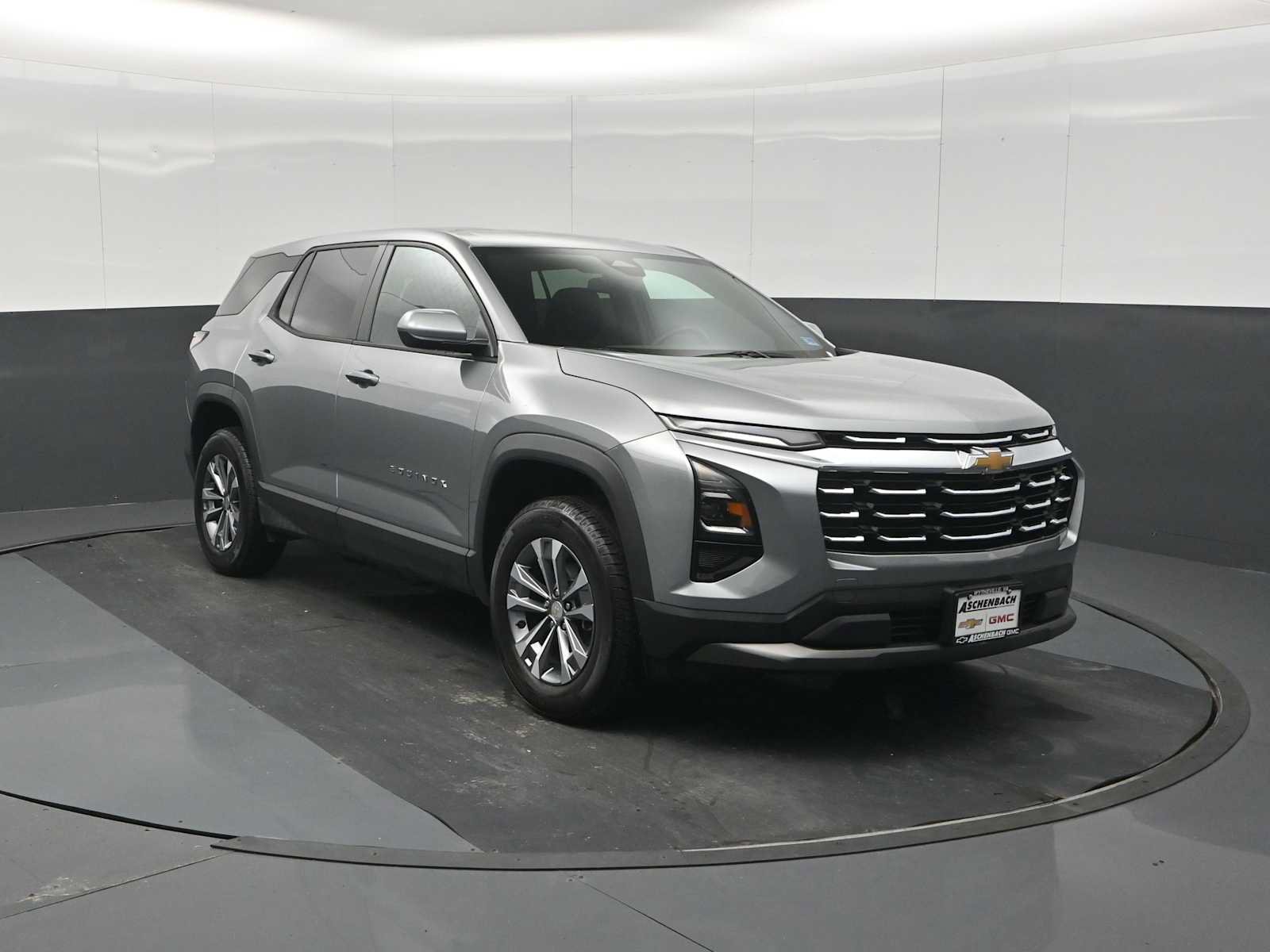 Used 2026 Chevrolet Equinox LT AWD/4WD image 2