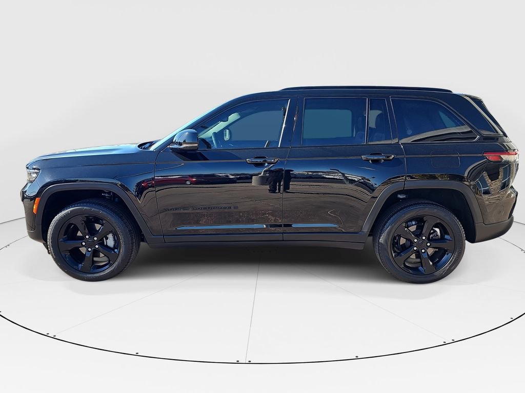 Used 2023 Jeep Grand Cherokee Limited w/ Black Appearance Package image 6