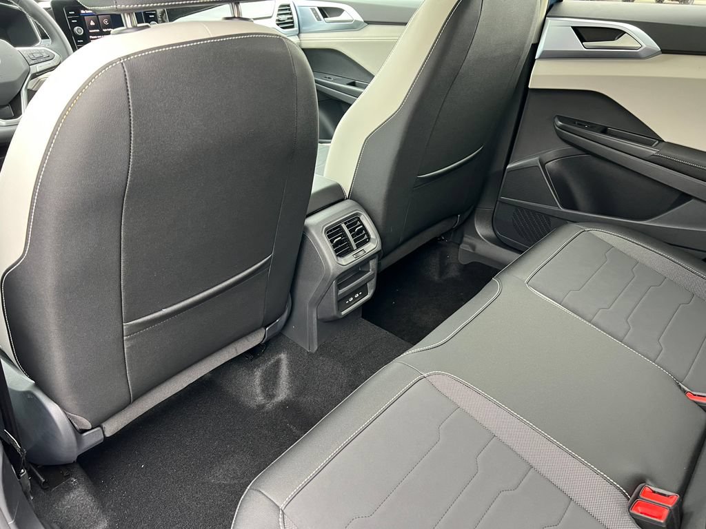 New 2026 Volkswagen Taos SE AWD/4WD image 37