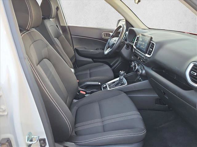 Certified 2025 Hyundai Venue SEL FWD image 19
