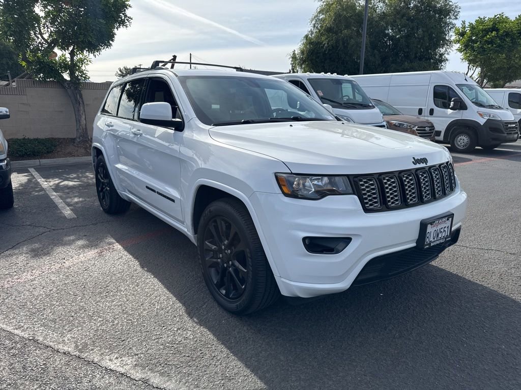 Used 2019 Jeep Grand Cherokee Altitude RWD image 4