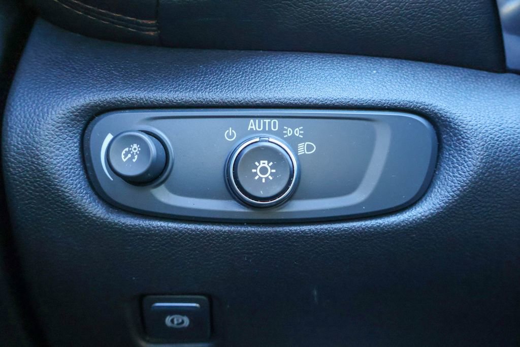 Used 2020 Chevrolet Blazer Premier w/ Driver Confidence II Package image 17