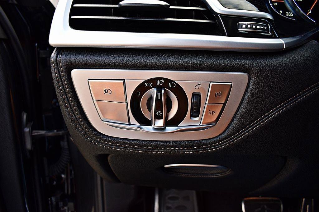 Used 2019 BMW 740i w/ Executive Package RWD image 44