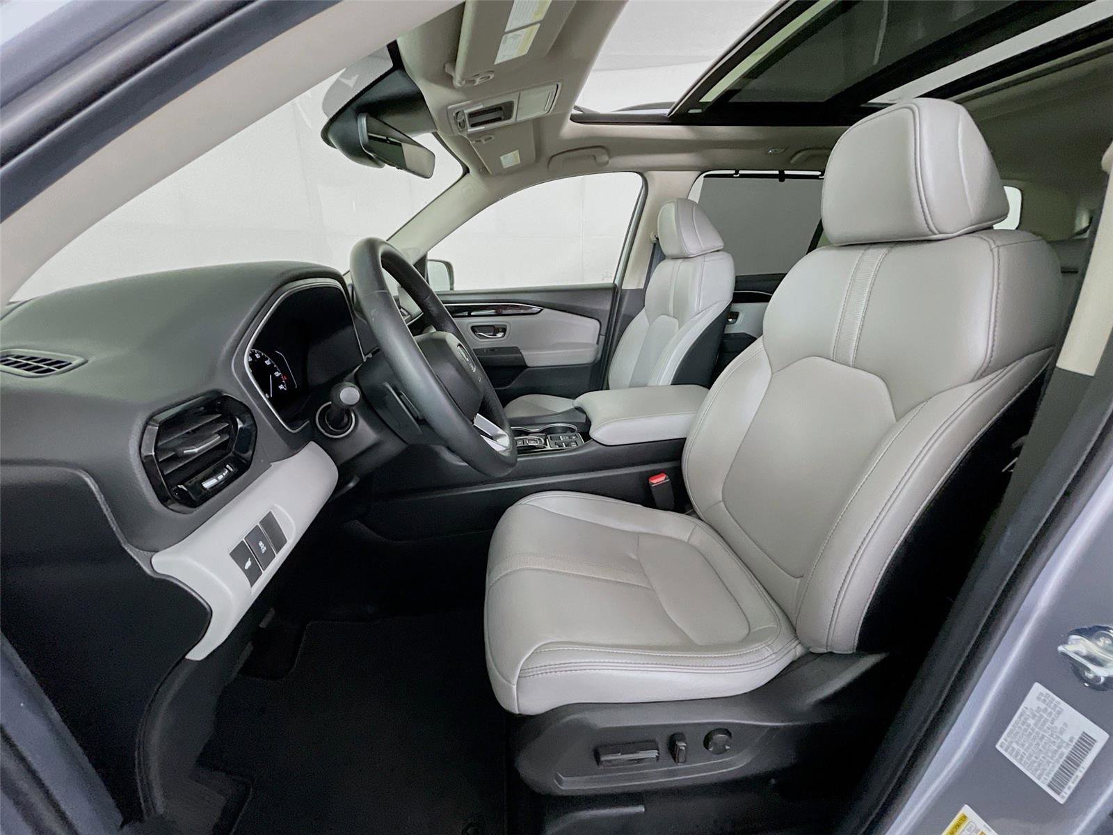 Used 2025 Honda Pilot Touring image 28