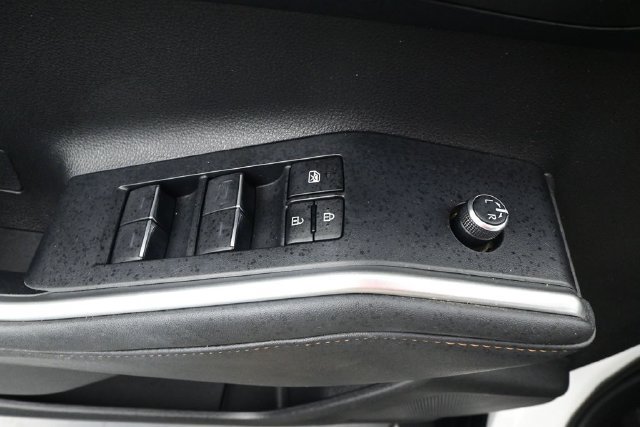 Used 2023 Toyota Highlander Bronze Edition AWD/4WD image 12