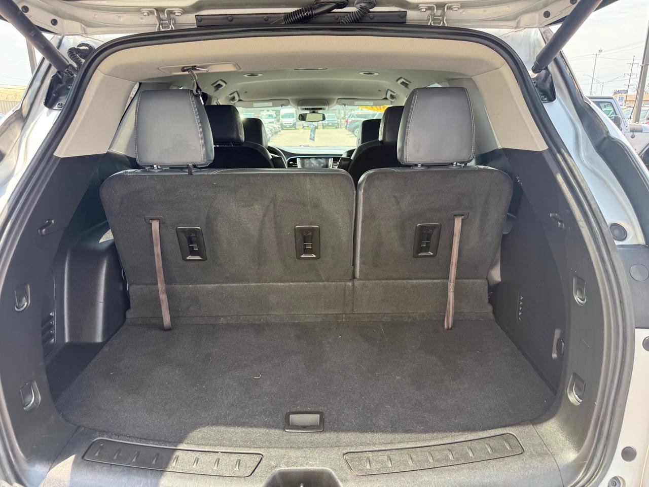 Used 2019 Buick Enclave Essence w/ LPO, Sport Appearance Package FWD image 6