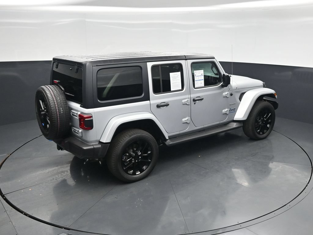 Used 2023 Jeep Wrangler Unlimited Sahara w/ Cold Weather Group AWD/4WD image 38