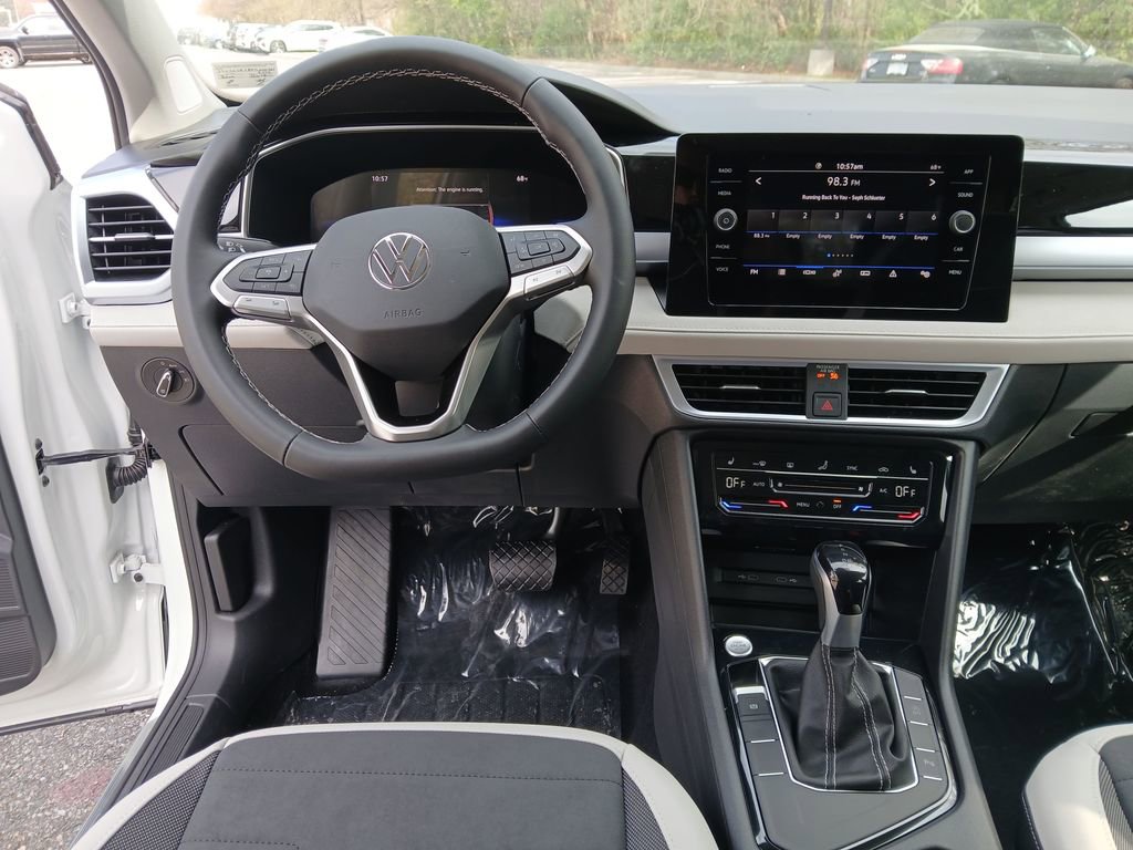 New 2026 Volkswagen Taos SE image 13