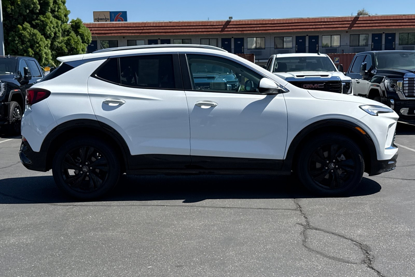 Used 2024 Buick Encore GX Sport Touring FWD image 3
