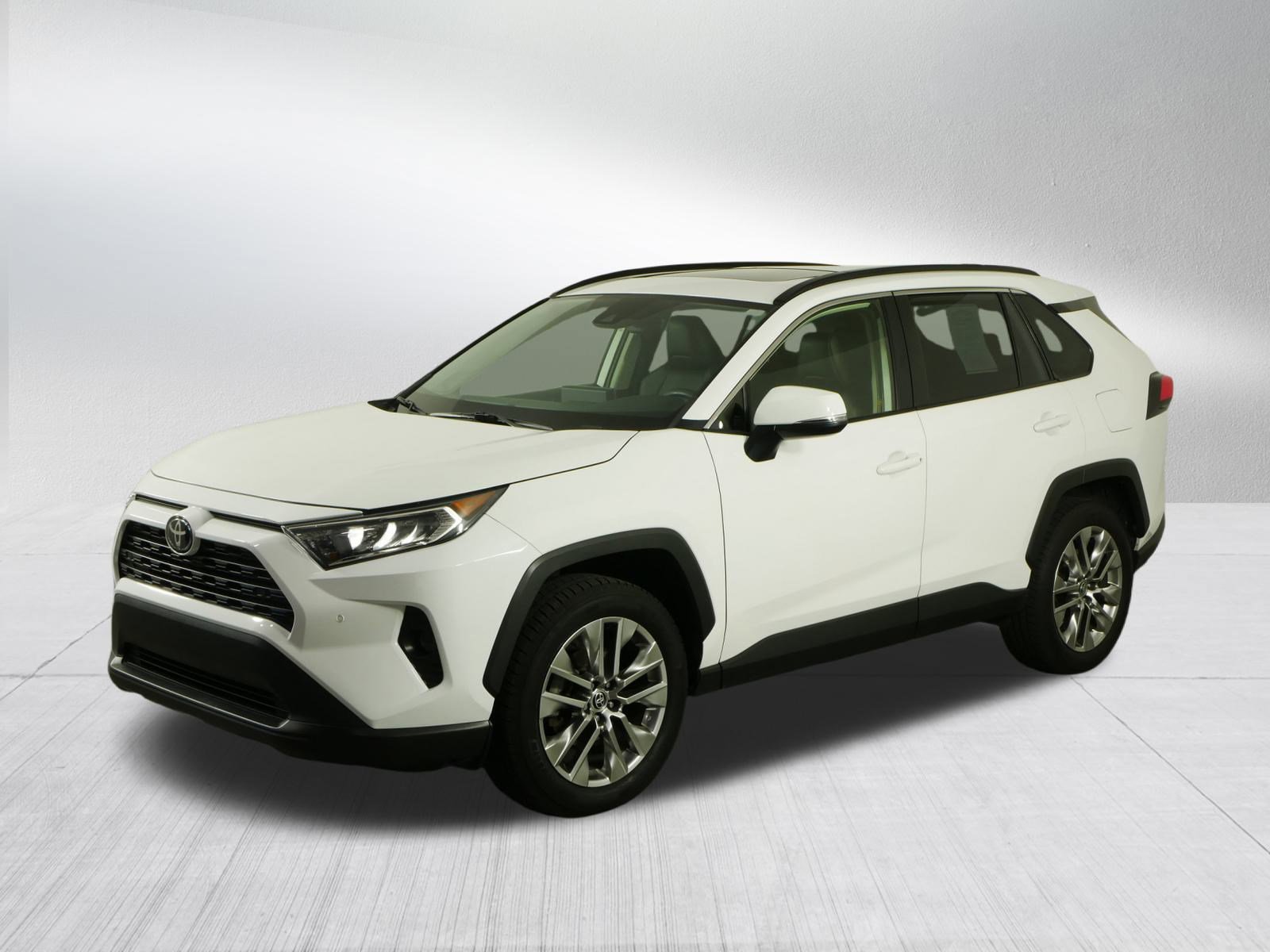 Used 2020 Toyota RAV4 XLE Premium image 3