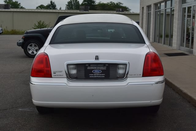 Used 2008 Lincoln Town Car Executive RWD image 9