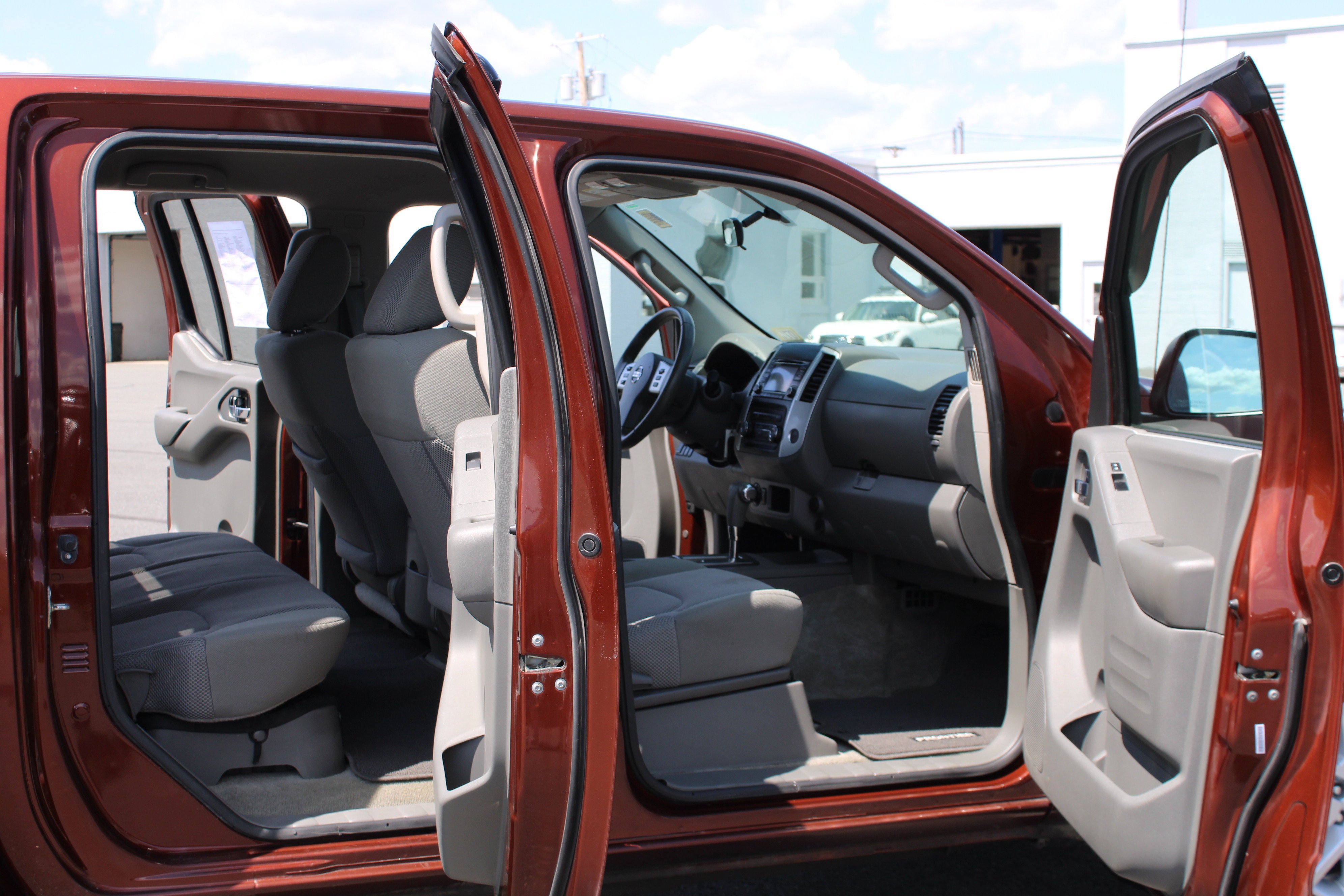 Used 2016 Nissan Frontier SV AWD/4WD image 17