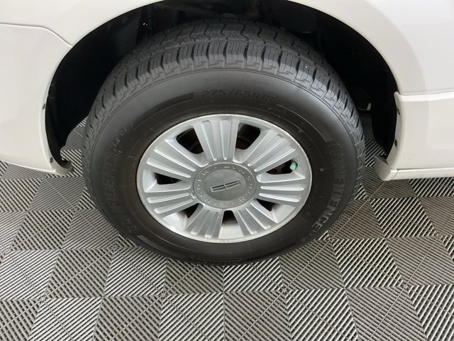 Used 2010 Lincoln Navigator L 4WD image 32