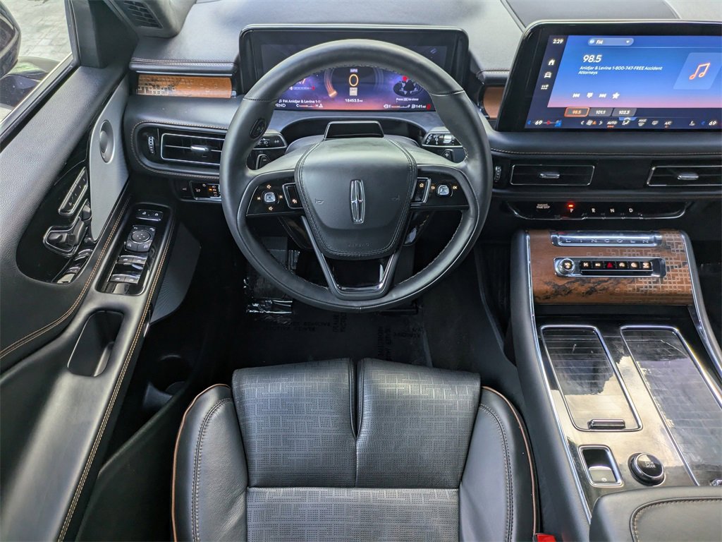 Certified 2025 Lincoln Aviator Black Label image 18