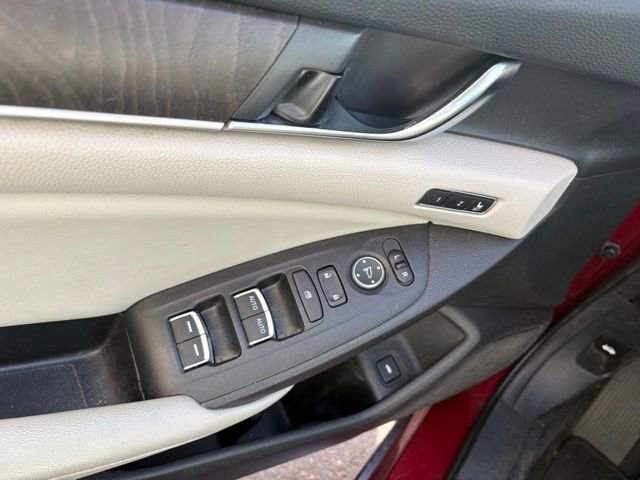 Used 2018 Honda Accord Touring image 8