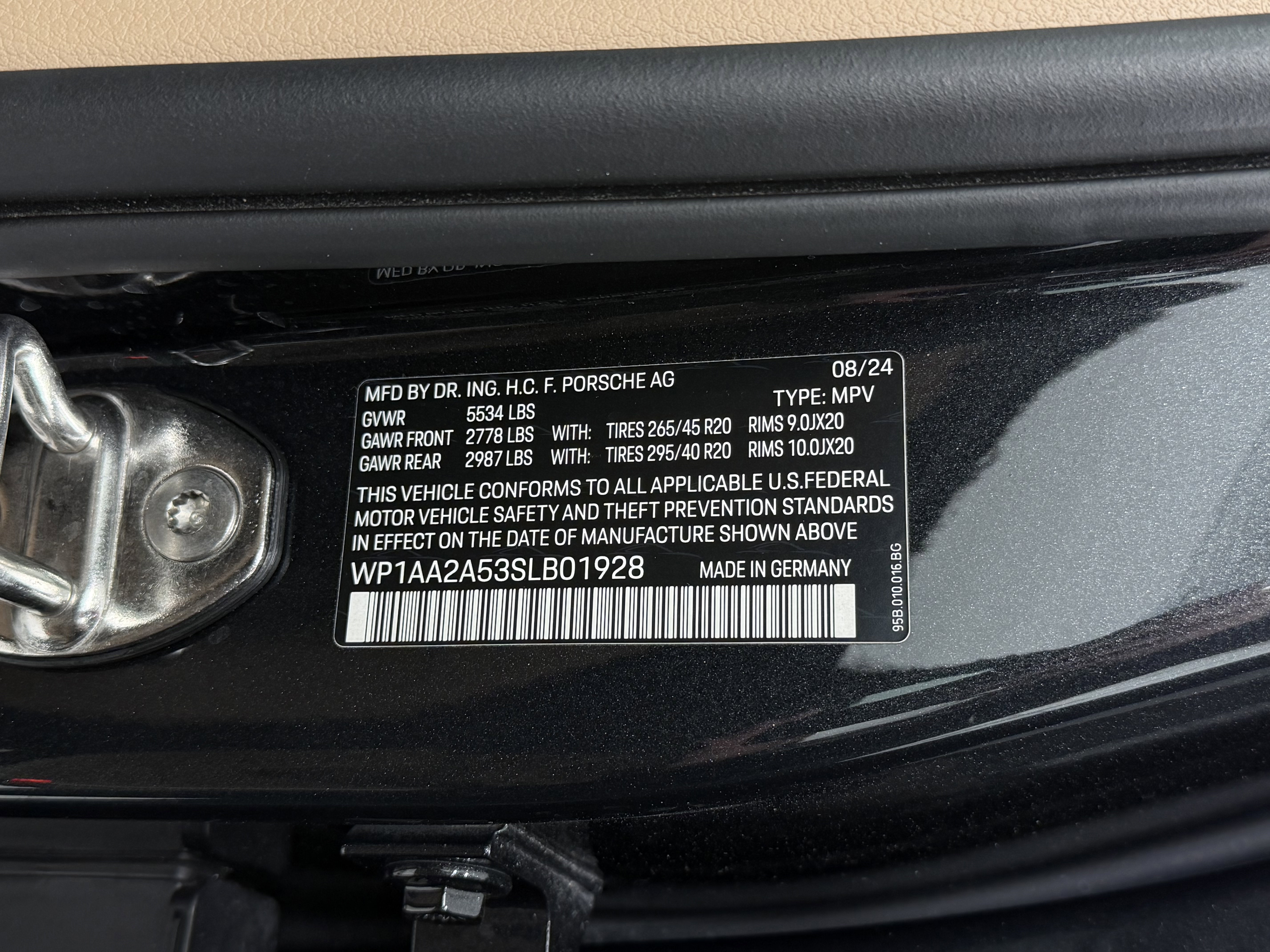 Certified 2025 Porsche Macan image 59