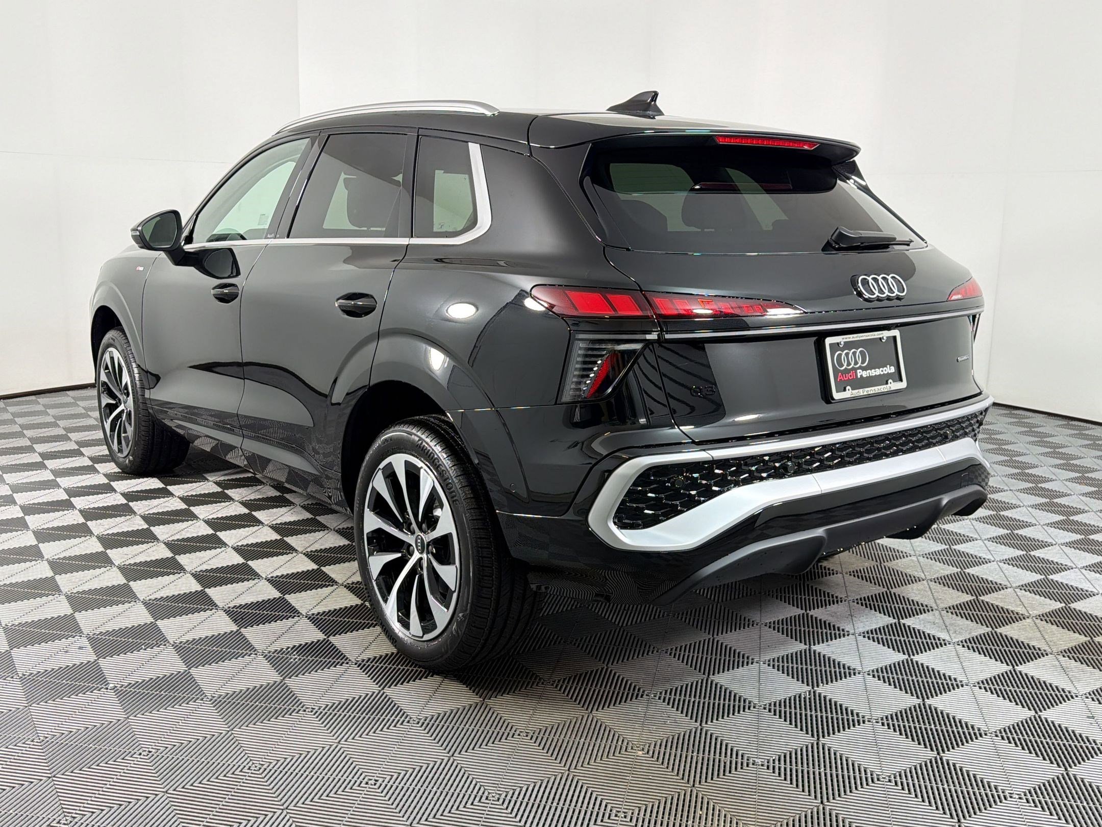 New 2026 Audi Q3 quattro 2.0T AWD/4WD image 2