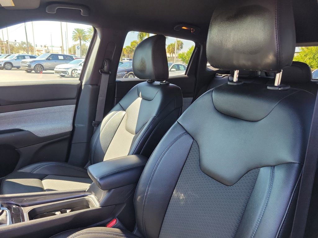 Used 2024 Jeep Compass Latitude image 19