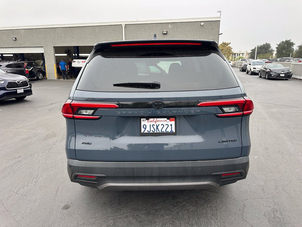 Certified 2024 Toyota Grand Highlander AWD image 3