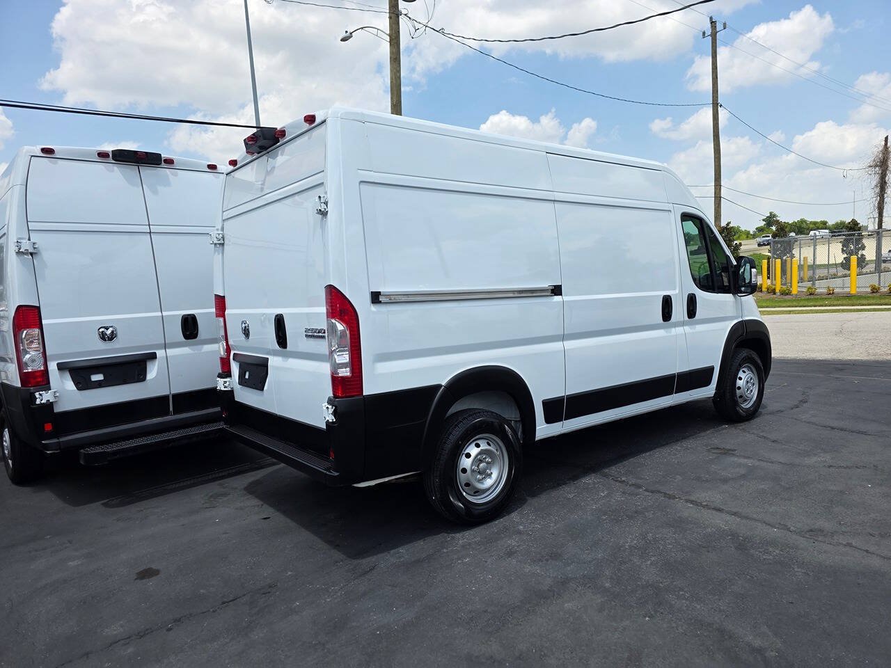 Used 2025 RAM ProMaster 2500 w/ Convenience Group FWD image 6