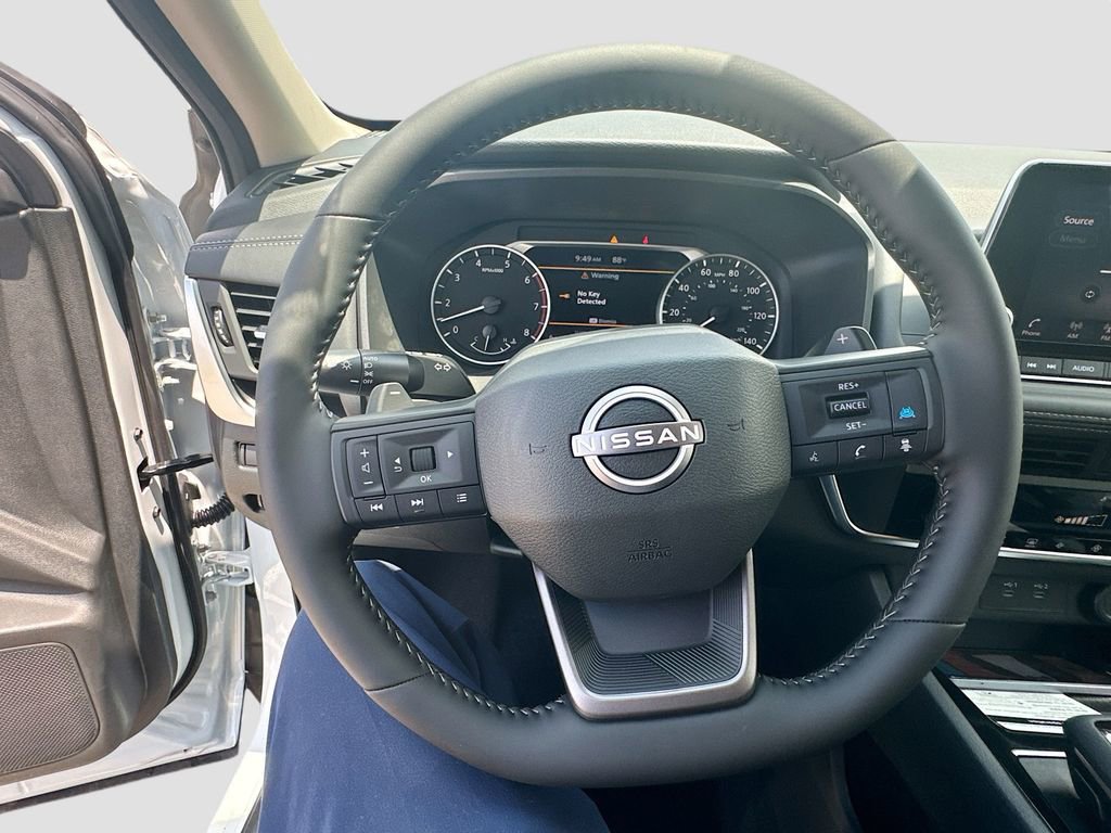 Used 2025 Nissan Rogue SV image 11