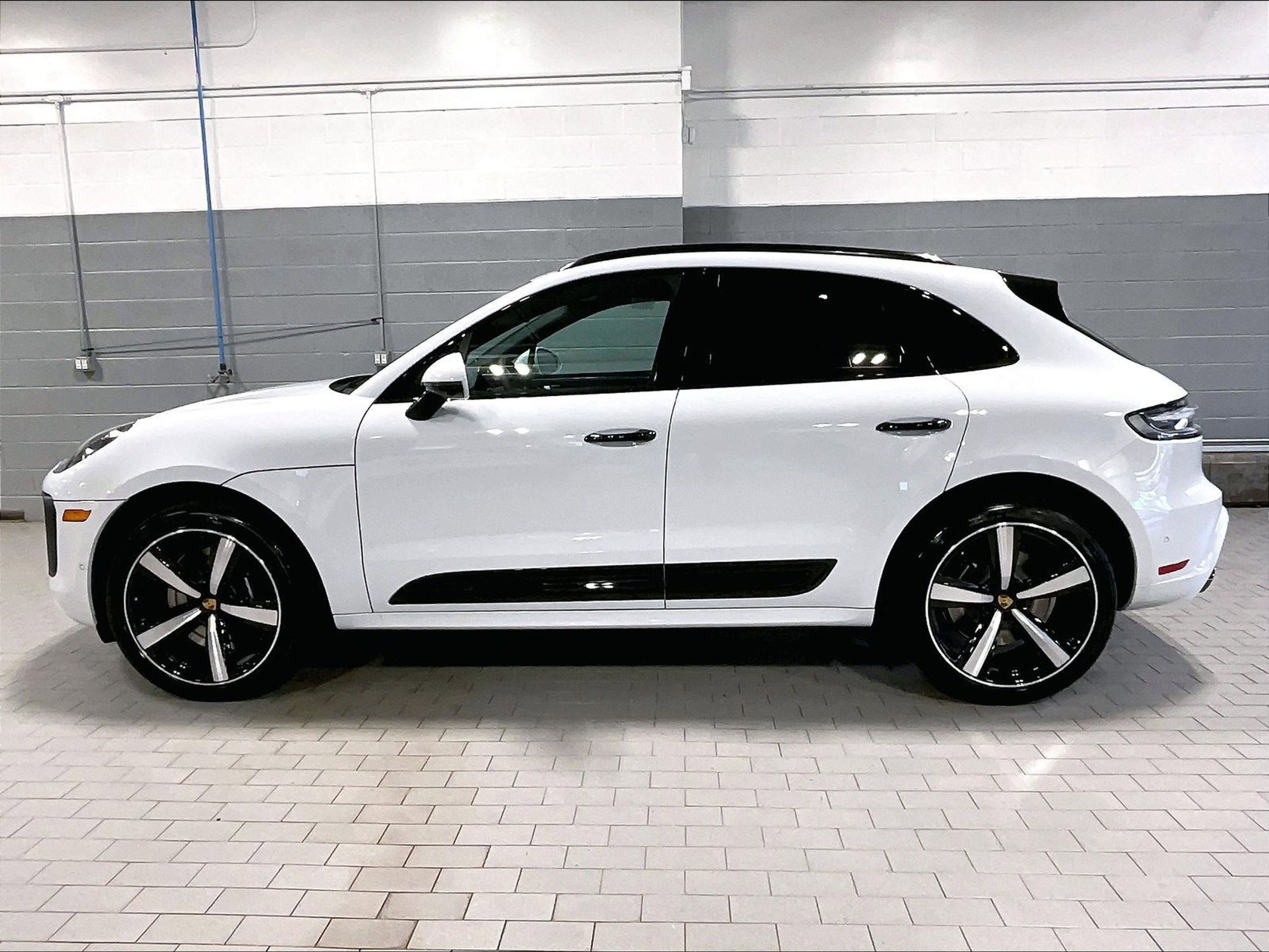 New 2026 Porsche Macan GTS image 2