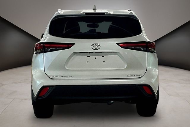 Used 2021 Toyota Highlander XLE AWD/4WD image 5