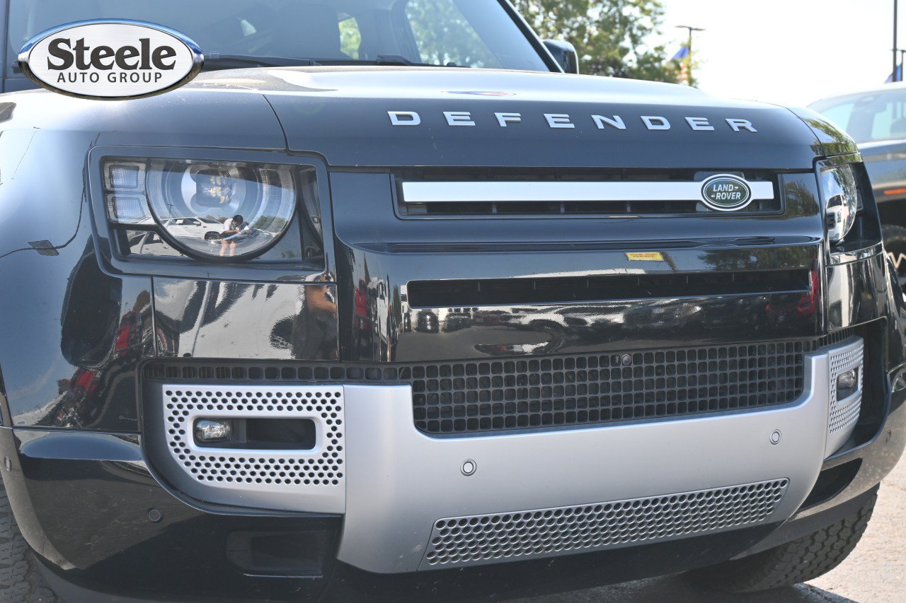 Used 2025 Land Rover Defender 110 S AWD/4WD image 28