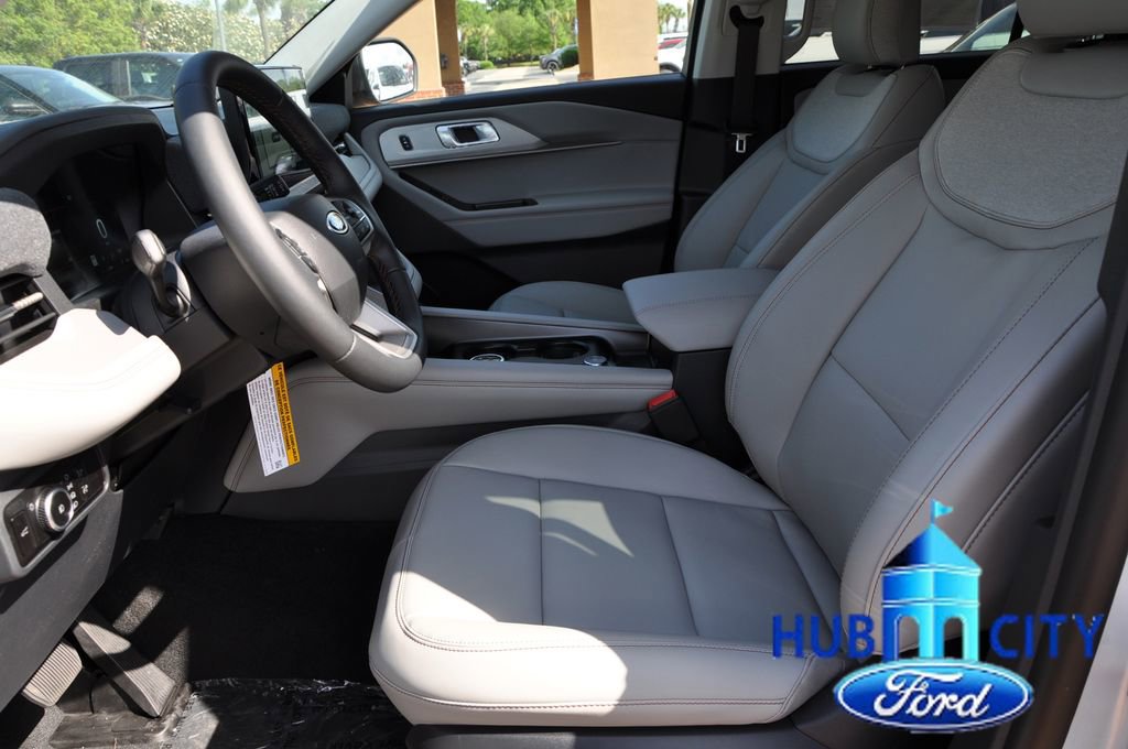New 2026 Ford Explorer Active RWD image 10