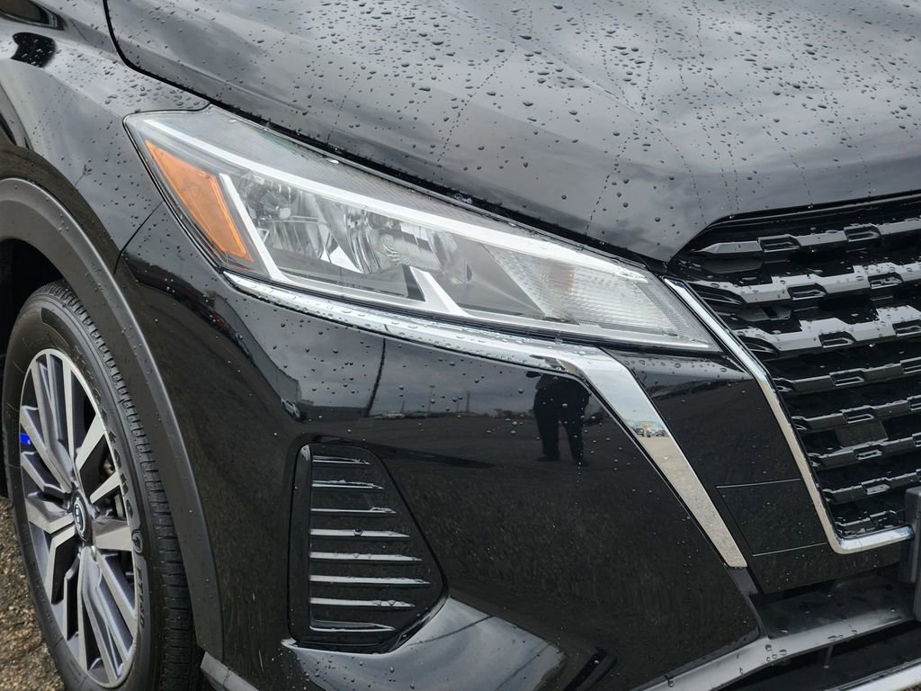 Used 2023 Nissan Kicks SV image 8