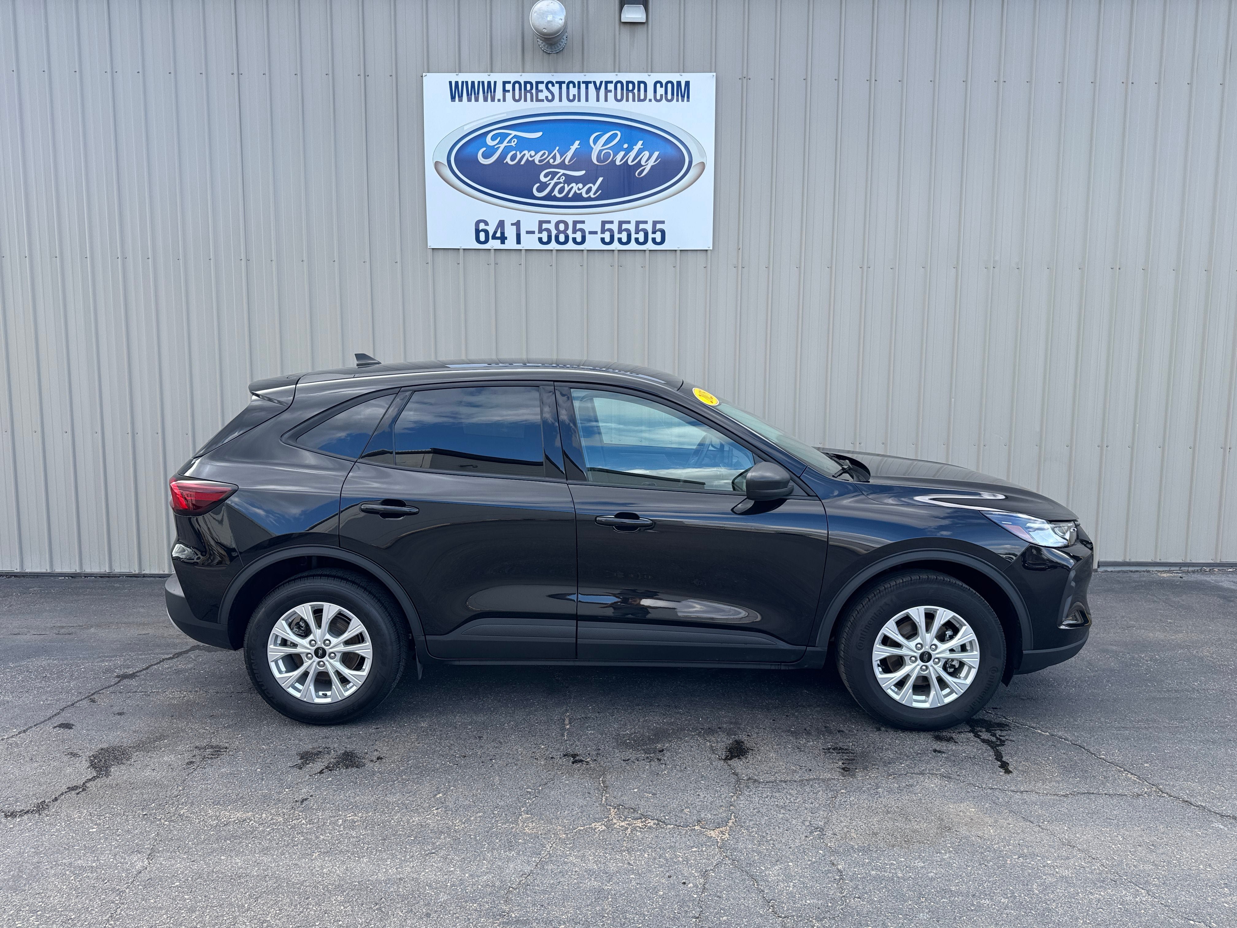 Used 2025 Ford Escape Active AWD/4WD image 6