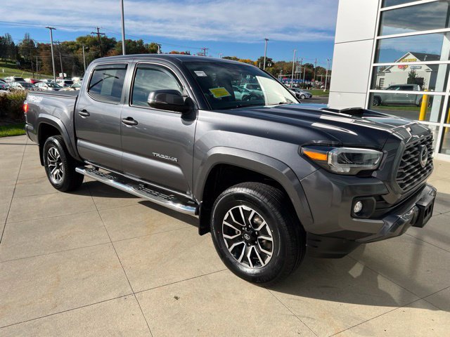 Used 2023 Toyota Tacoma TRD Sport w/ Technology Package AWD/4WD image 2