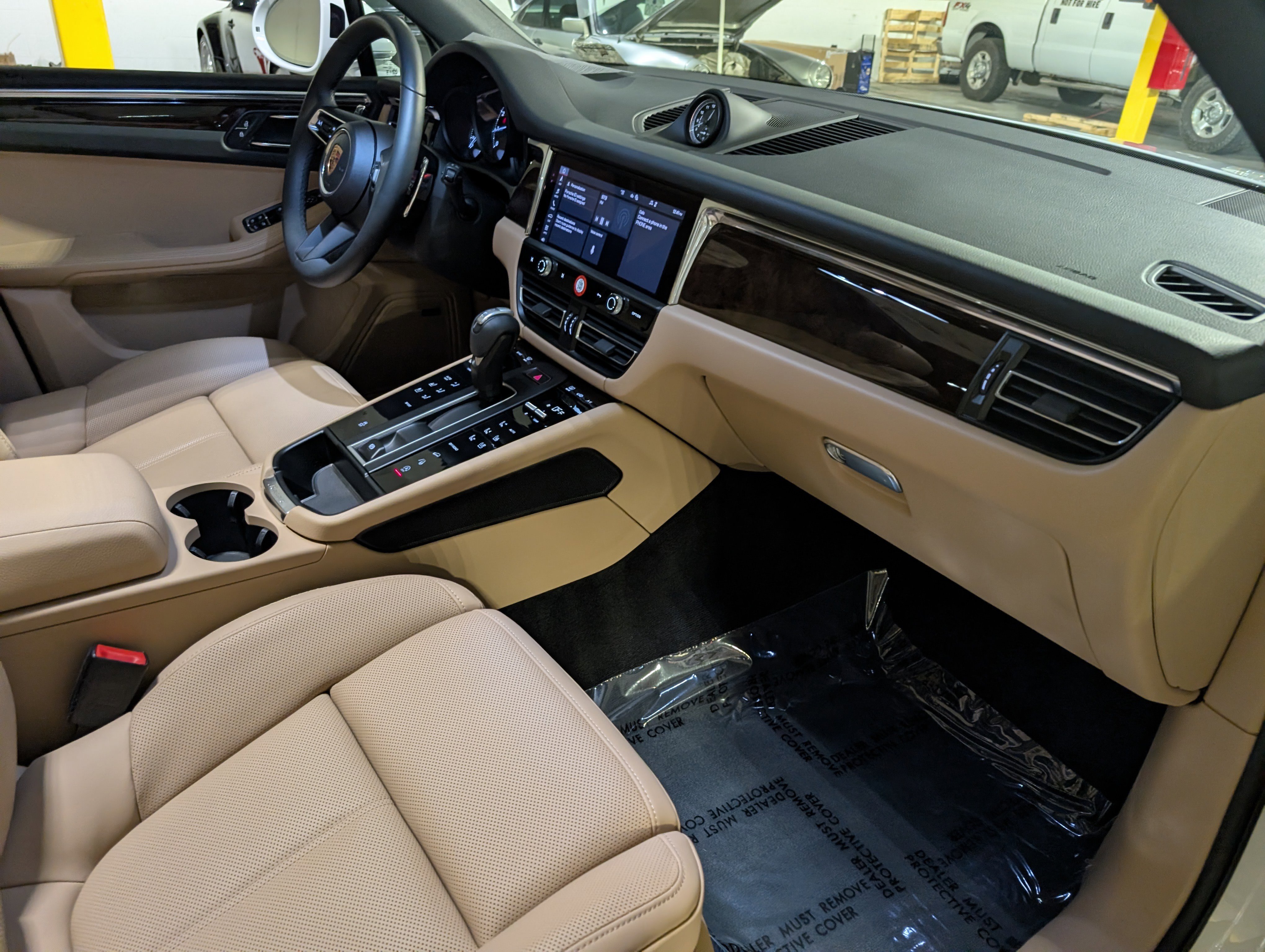 Used 2025 Porsche Macan image 27