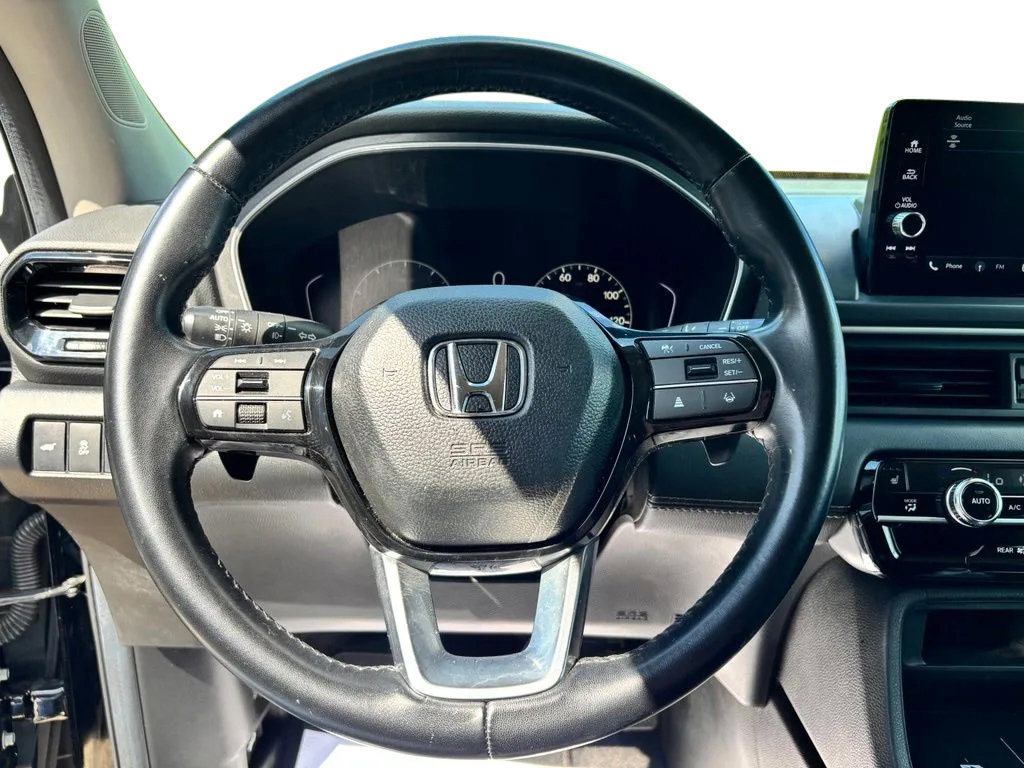 Used 2025 Honda Pilot EX-L image 11