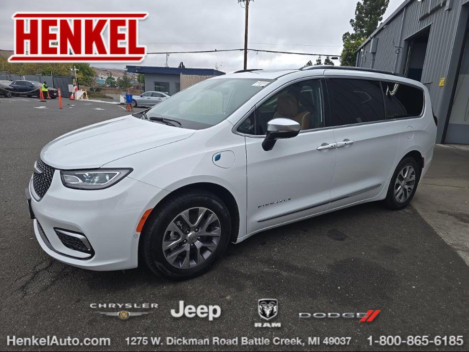 Used 2025 Chrysler Pacifica Pinnacle FWD video 1