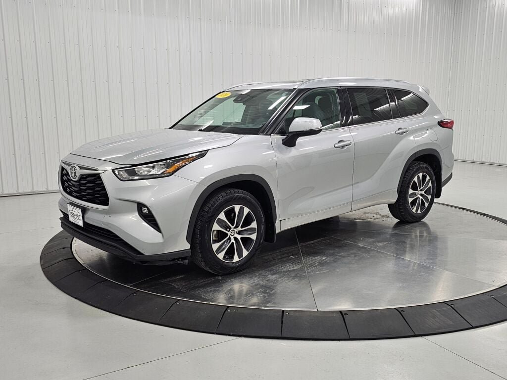 Used 2020 Toyota Highlander XLE AWD/4WD image 1