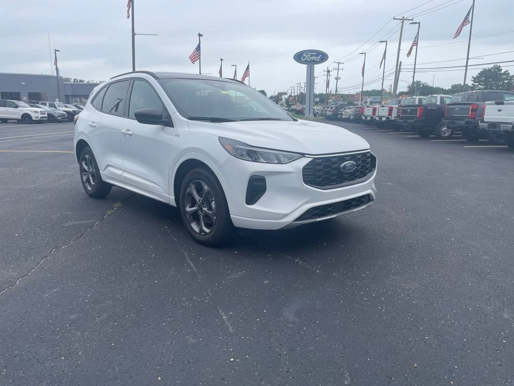 Used 2023 Ford Escape ST-Line w/ Tech Pack #1 AWD/4WD image 3