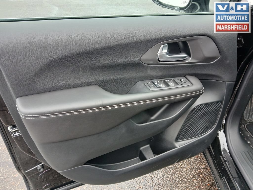 New 2026 Chrysler Voyager LX FWD image 9