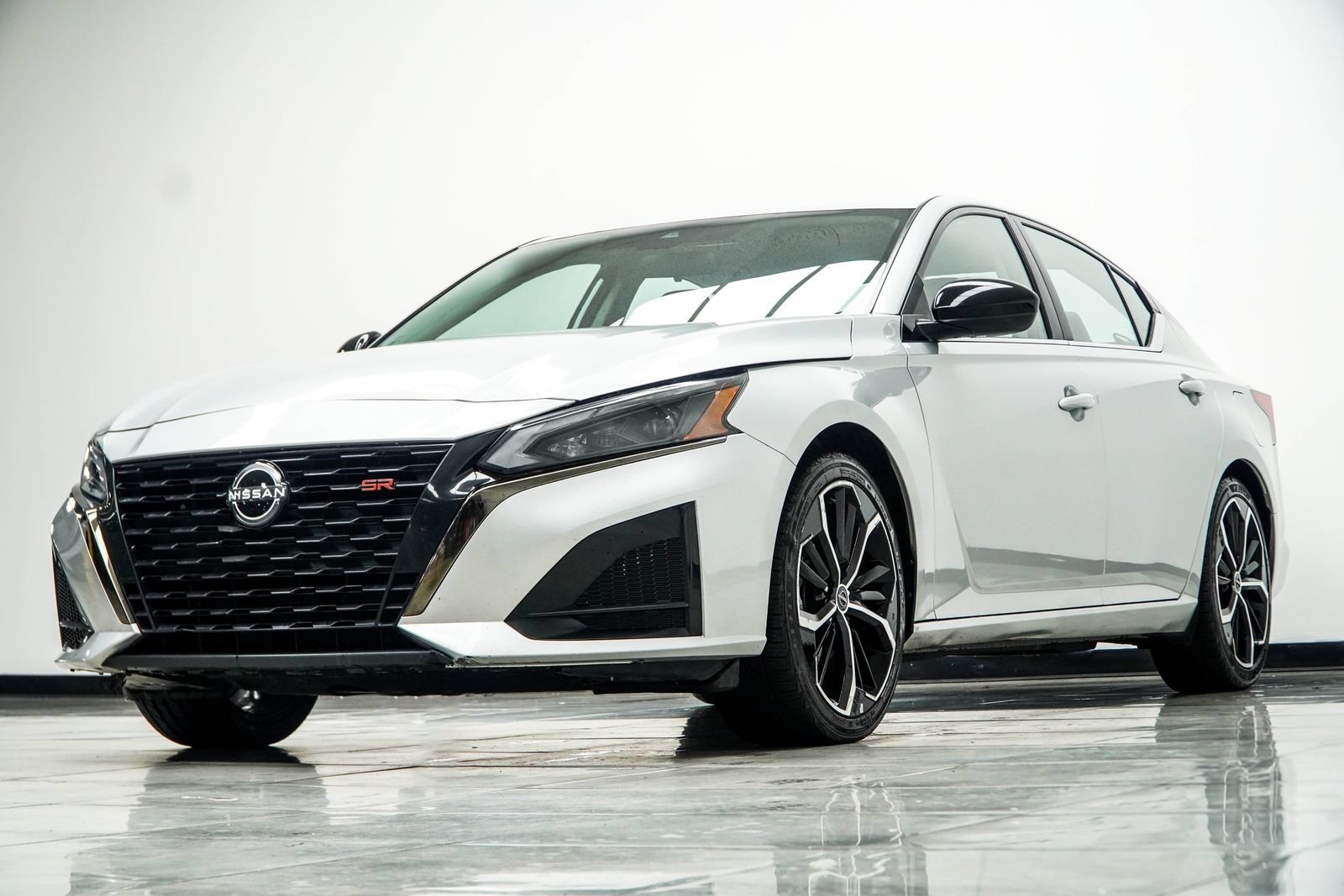 Used 2024 Nissan Altima 2.5 SR FWD image 9