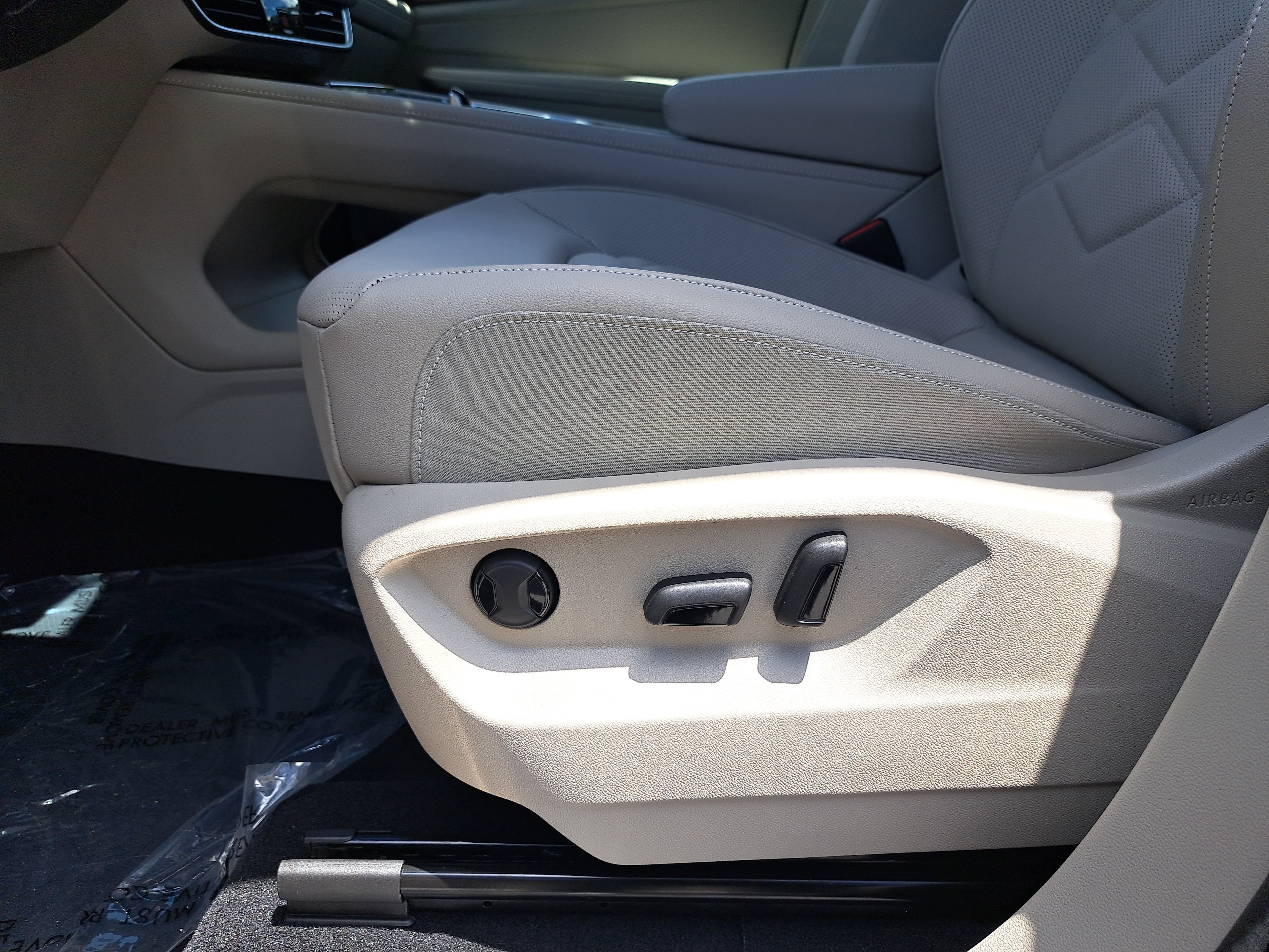 New 2026 Volkswagen Atlas SE FWD image 27