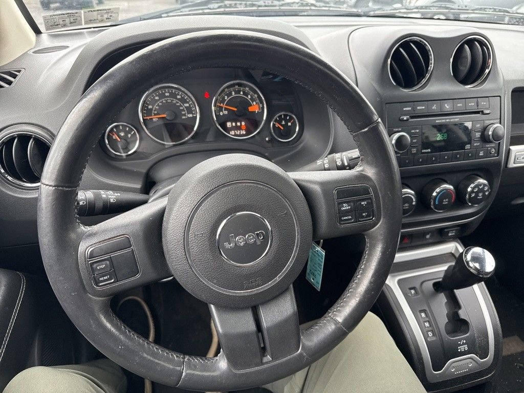 Used 2014 Jeep Compass Latitude w/ Sun/Sound Group image 10