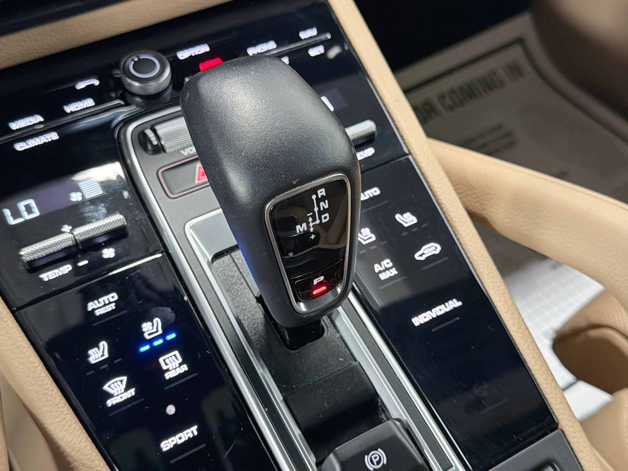 Certified 2023 Porsche Cayenne Platinum Edition AWD/4WD image 28