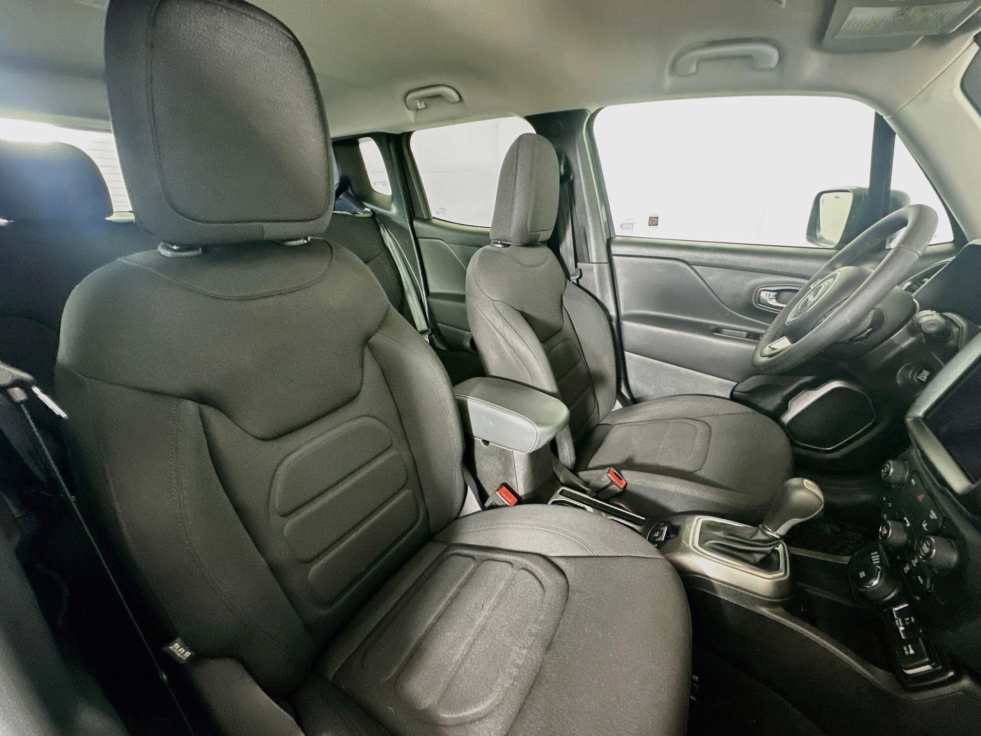 Used 2022 Jeep Renegade Latitude AWD/4WD image 30