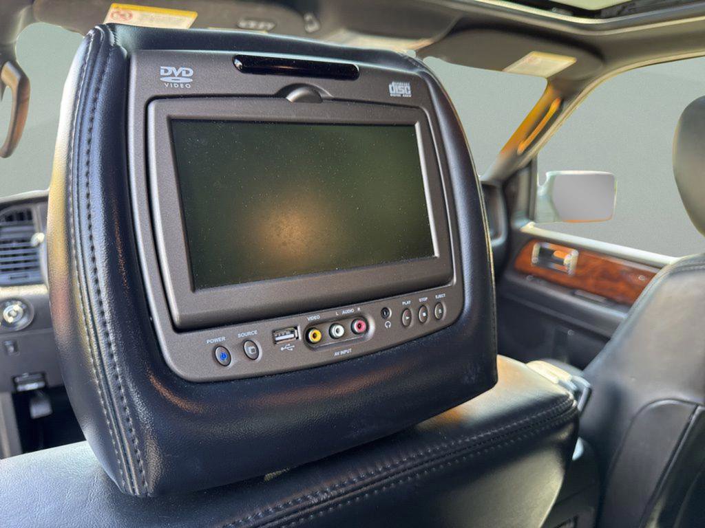 Used 2016 Lincoln Navigator Select image 13