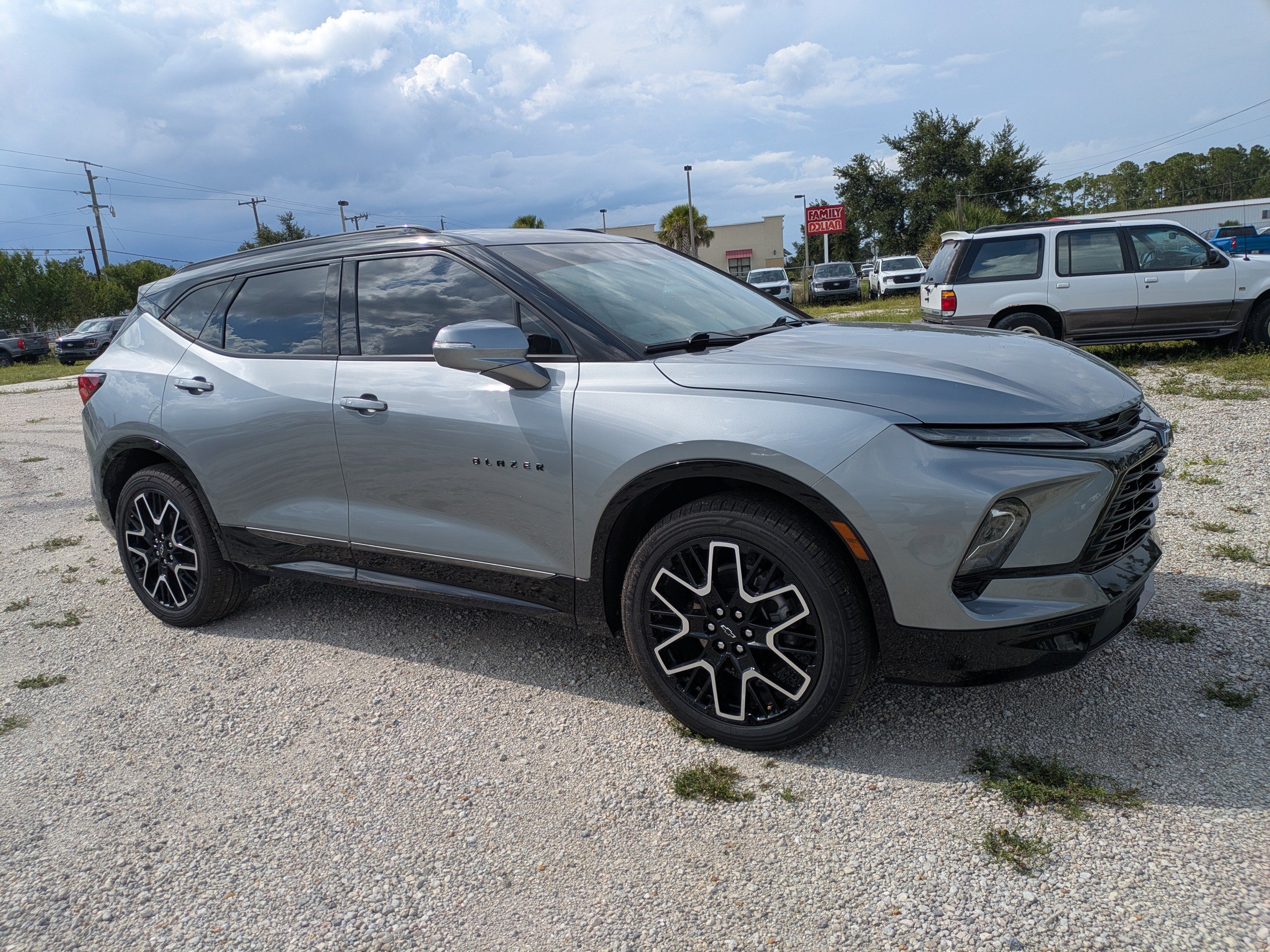 Used 2023 Chevrolet Blazer RS FWD image 2