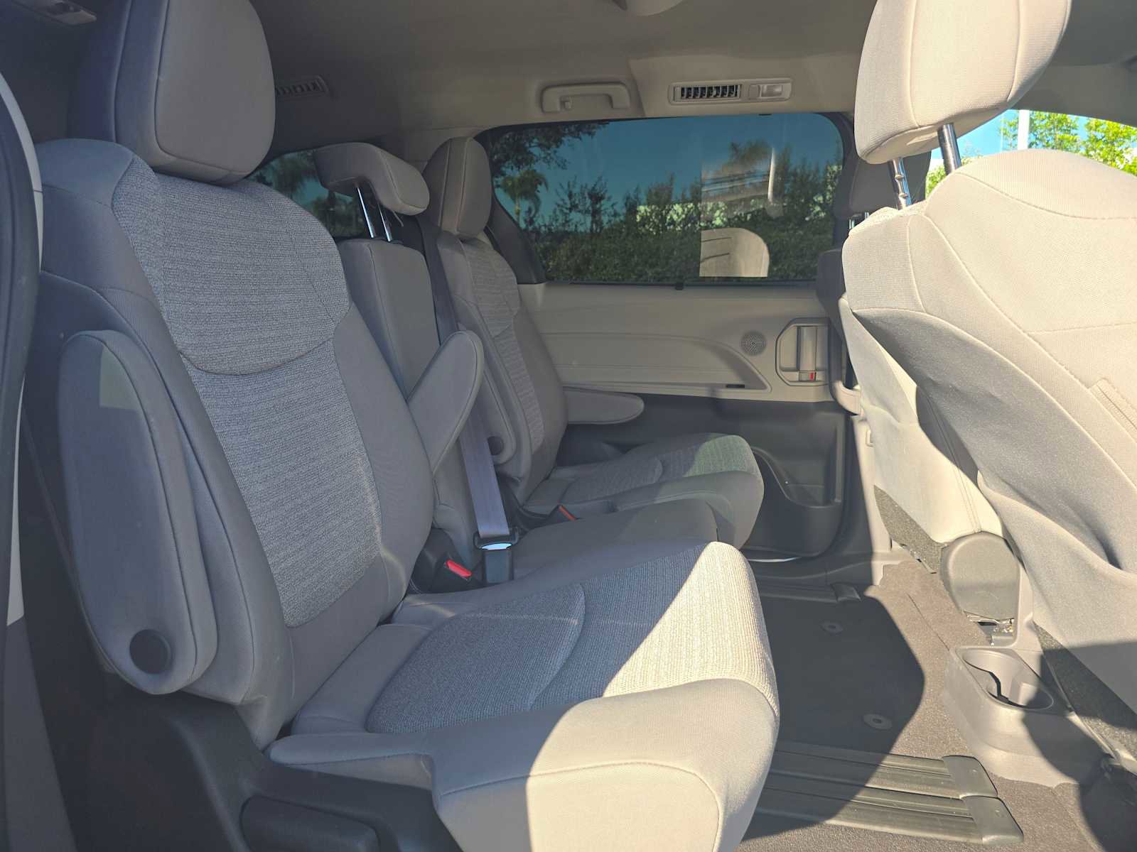 Used 2022 Toyota Sienna LE image 12