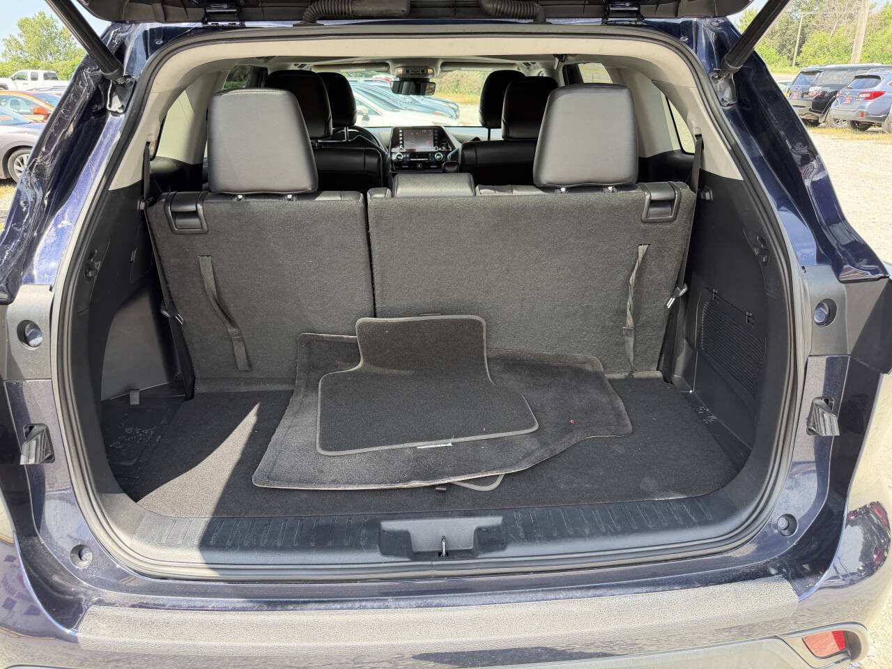Used 2021 Toyota Highlander XLE AWD/4WD image 18