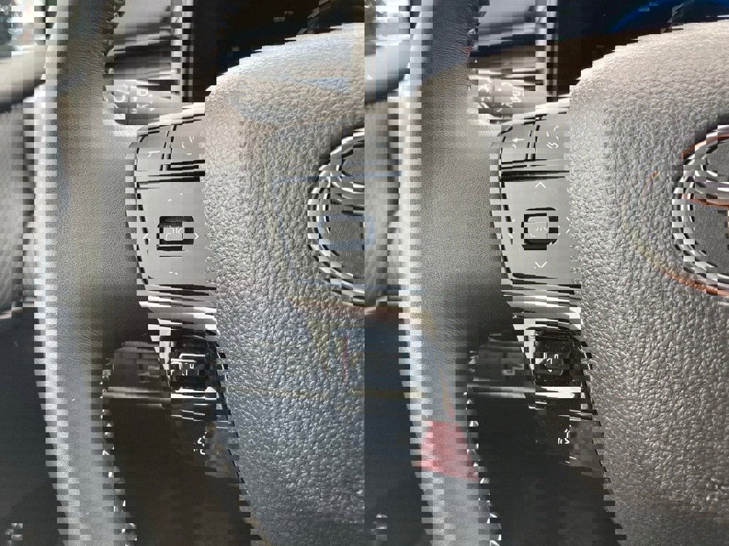 Used 2025 Toyota Camry SE image 12