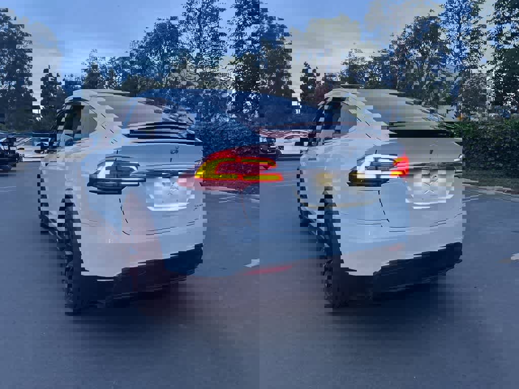 Used 2020 Tesla Model X Long Range image 3
